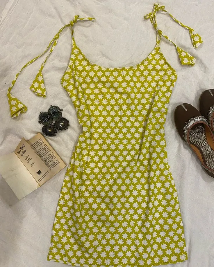 Elegant black costume